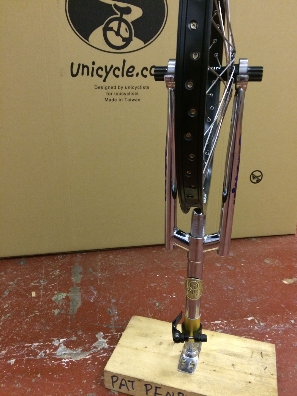 Truing stand for unicycle